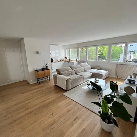 Luxury 16' Apartment